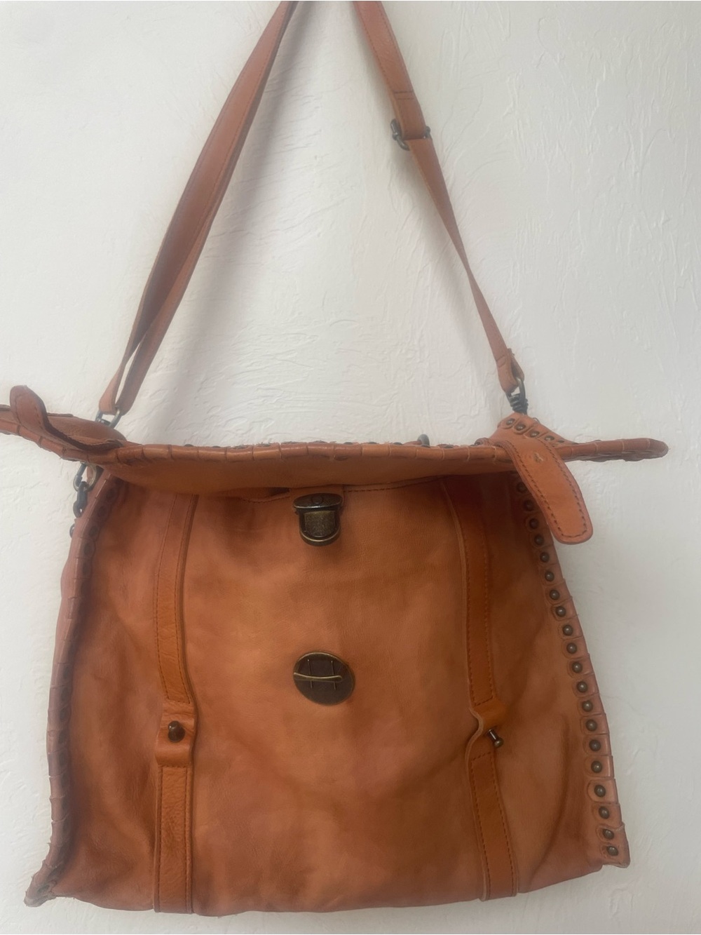 BED STU Messenger studs crossbody bag*11x13 - Picture 3 of 16